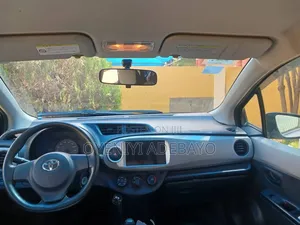 Toyota Vitz 2012 Silver