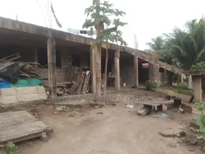 6bdrm Apartment in Medie Kotoku Road, Amasaman for sale