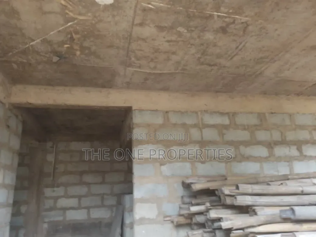 6bdrm Apartment in Medie Kotoku Road, Amasaman for sale