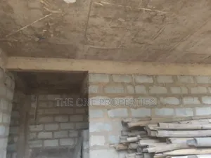 6bdrm Apartment in Medie Kotoku Road, Amasaman for sale