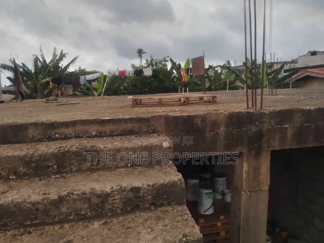 6bdrm Apartment in Medie Kotoku Road, Amasaman for sale