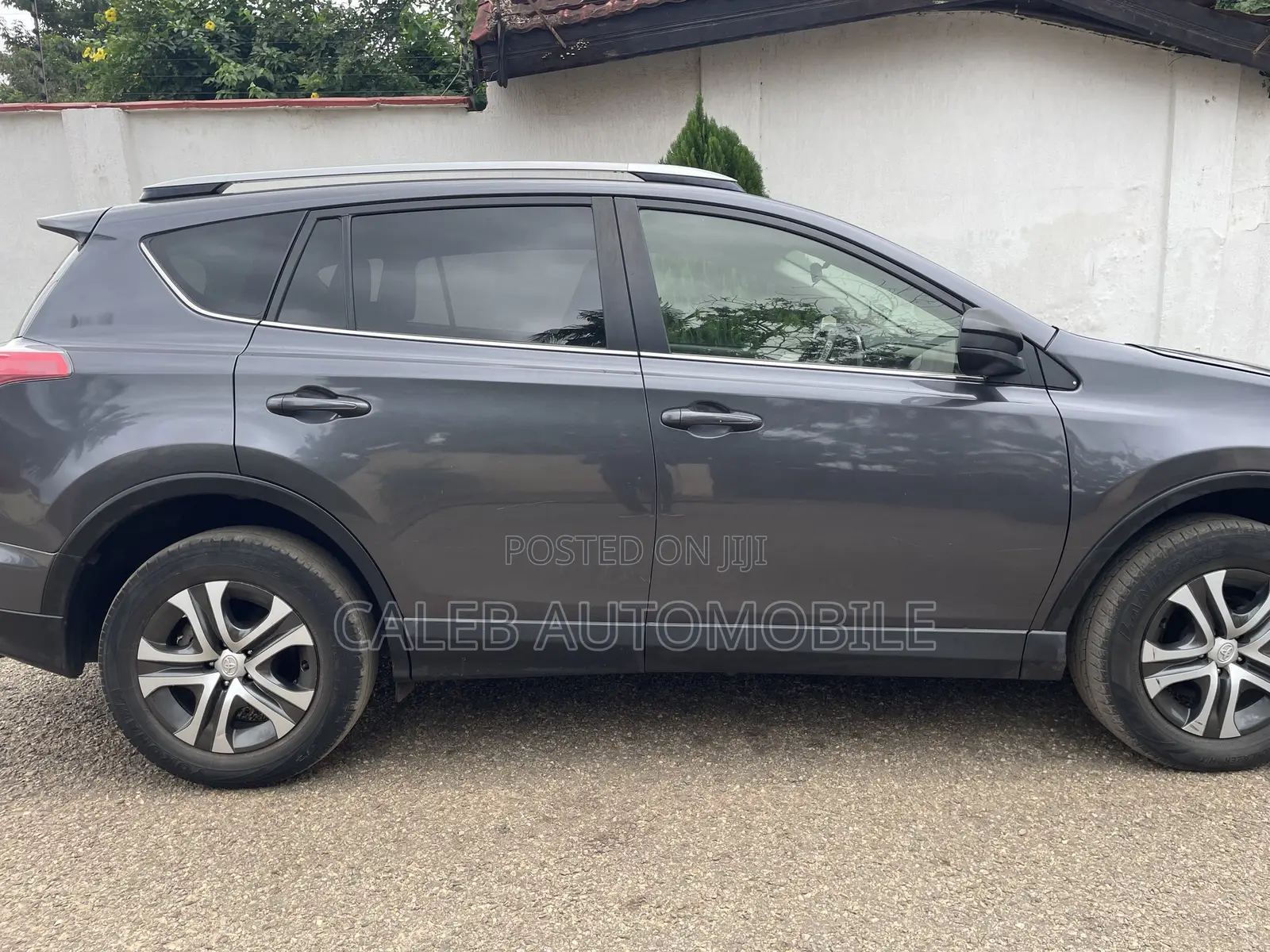Toyota RAV4 LE 4dr SUV AWD (2.5L 4cyl 6A) 2018 Gray