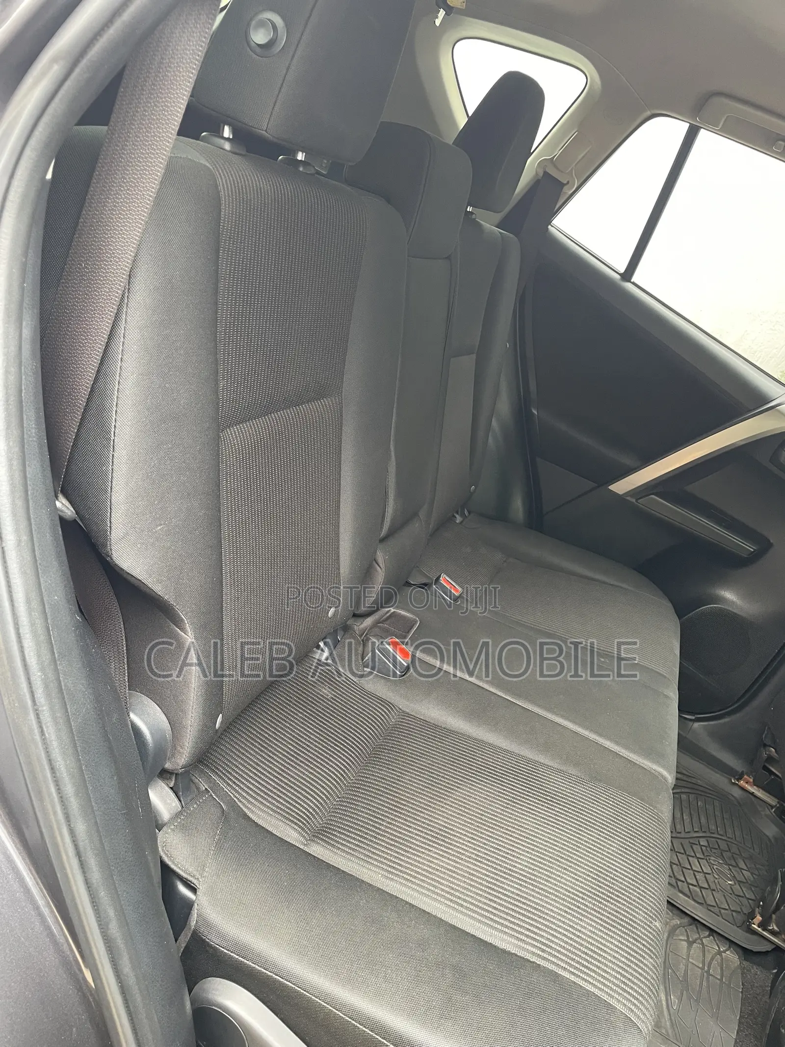 Toyota RAV4 LE 4dr SUV AWD (2.5L 4cyl 6A) 2018 Gray