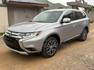 Mitsubishi Outlander SE FWD 2017 Silver