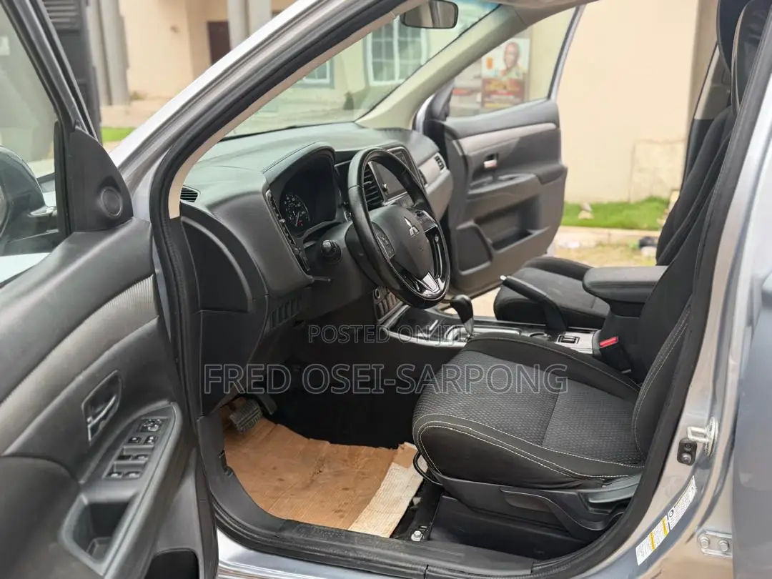 Mitsubishi Outlander SE FWD 2017 Silver