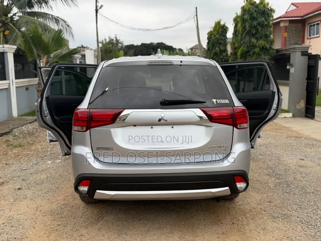 Mitsubishi Outlander SE FWD 2017 Silver