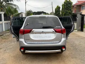 Mitsubishi Outlander SE FWD 2017 Silver
