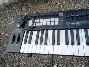 Novation Launch Key 49 Midi Controller With 16drumpads