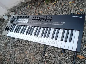 Novation Launch Key 49 Midi Controller With 16drumpads