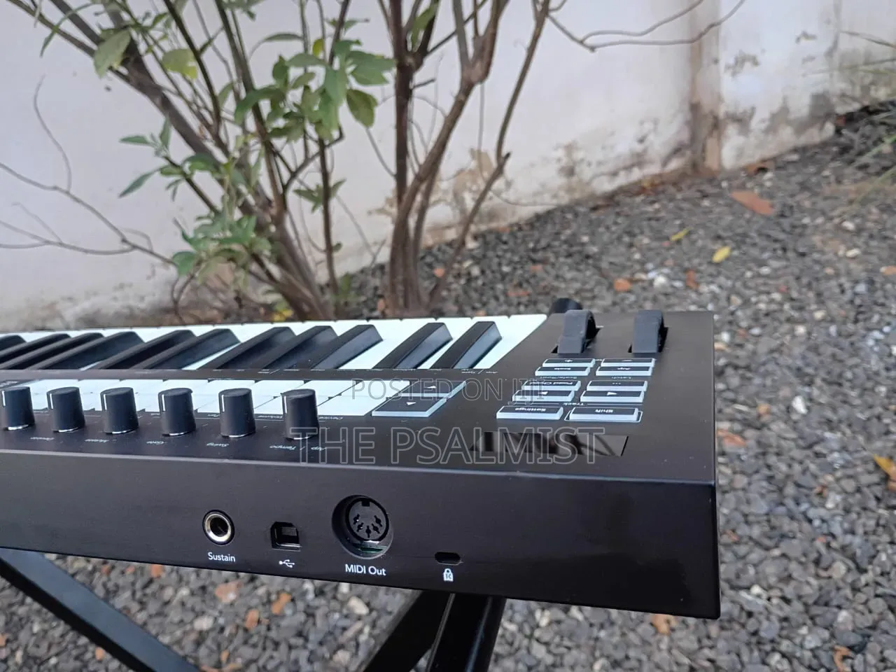 Novation Launch Key 49 Midi Controller With 16drumpads