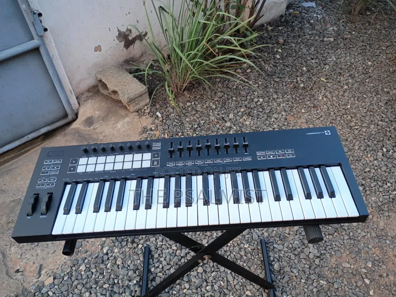 Novation Launch Key 49 Midi Controller With 16drumpads