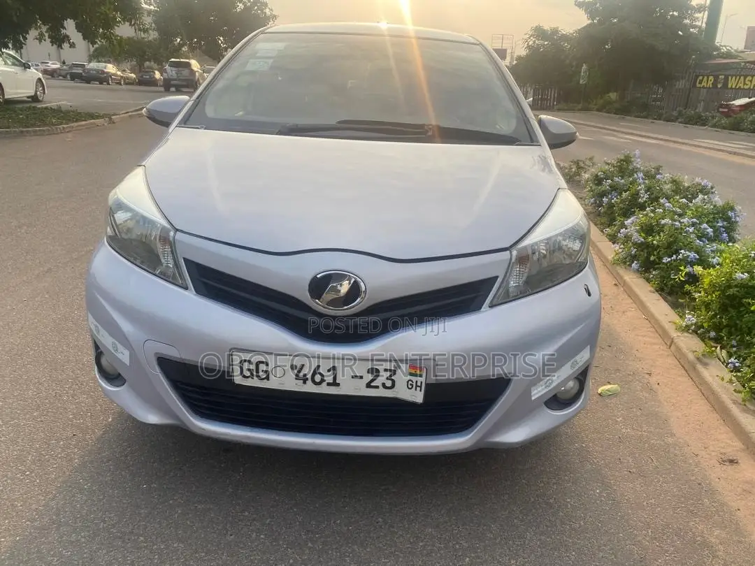 Toyota Vitz 1.3 AWD 5dr 2013 Blue