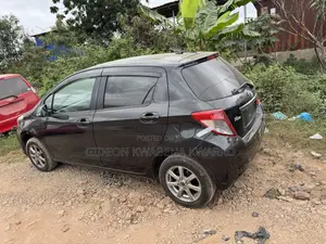 Toyota Vitz 1.3 AWD 5dr 2013 Black
