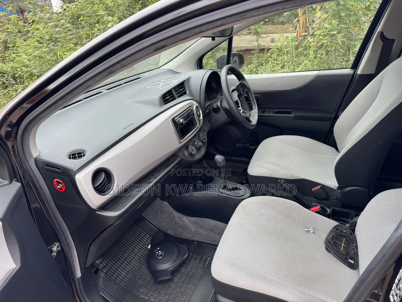 Toyota Vitz 1.3 AWD 5dr 2013 Black