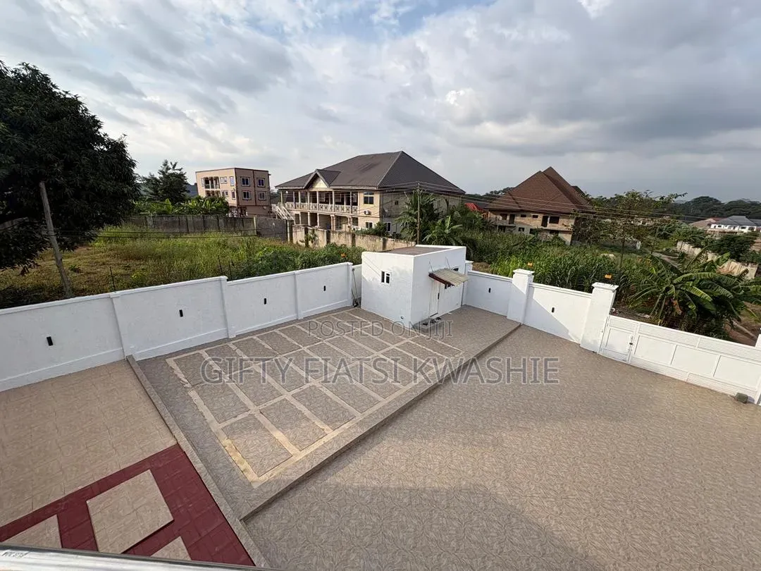 6bdrm House in Abrepo, Kumasi Metropolitan for sale