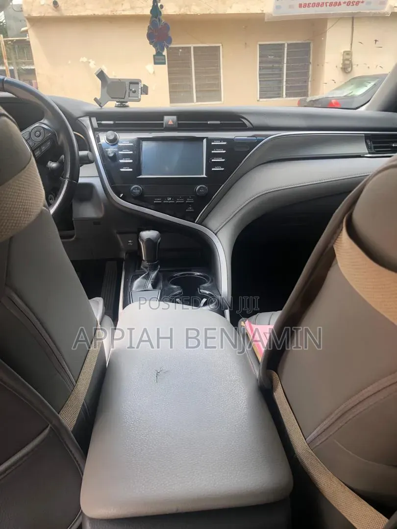 Toyota Camry SE FWD (2.5L 4cyl 8AM) 2018 White