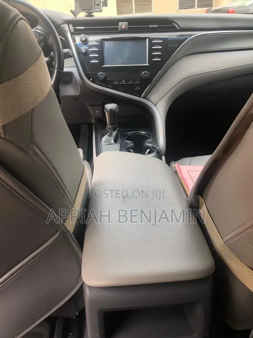 Toyota Camry SE FWD (2.5L 4cyl 8AM) 2018 White