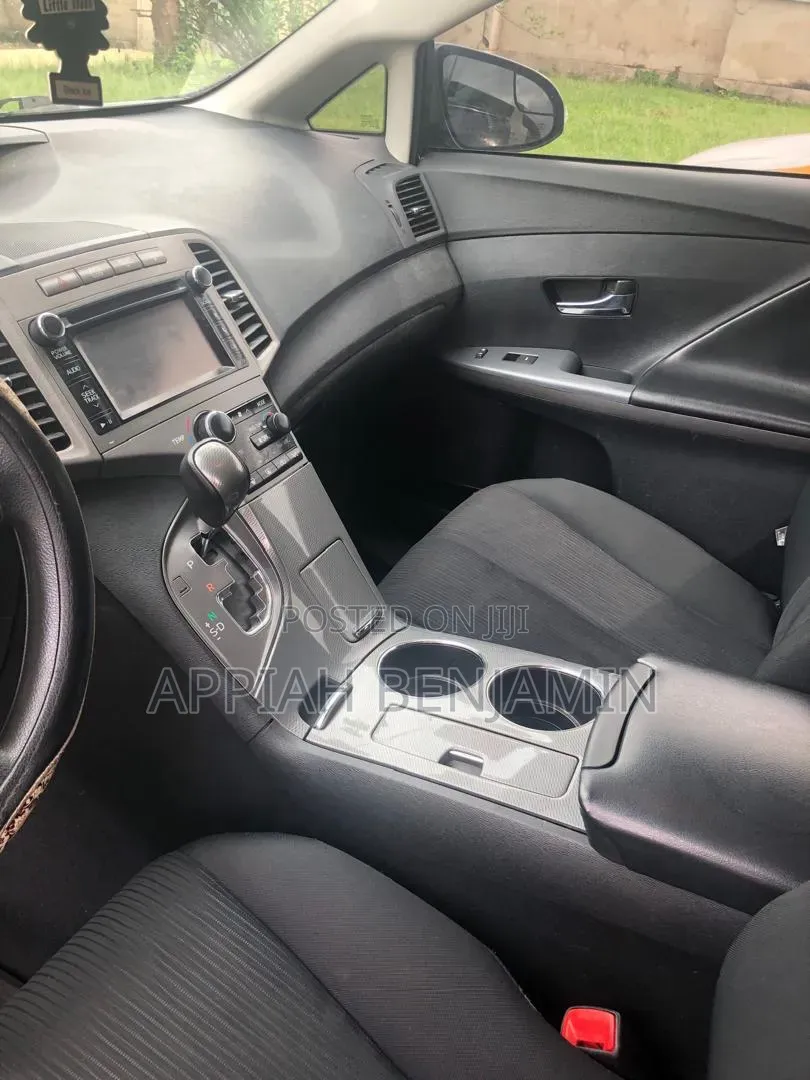 Toyota Camry SE FWD (2.5L 4cyl 8AM) 2018 White