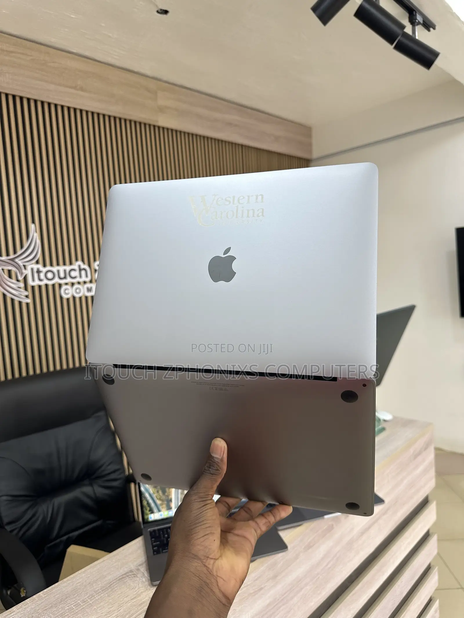 Laptop Apple MacBook Pro 2020 8GB Intel Core i5 SSD 256GB