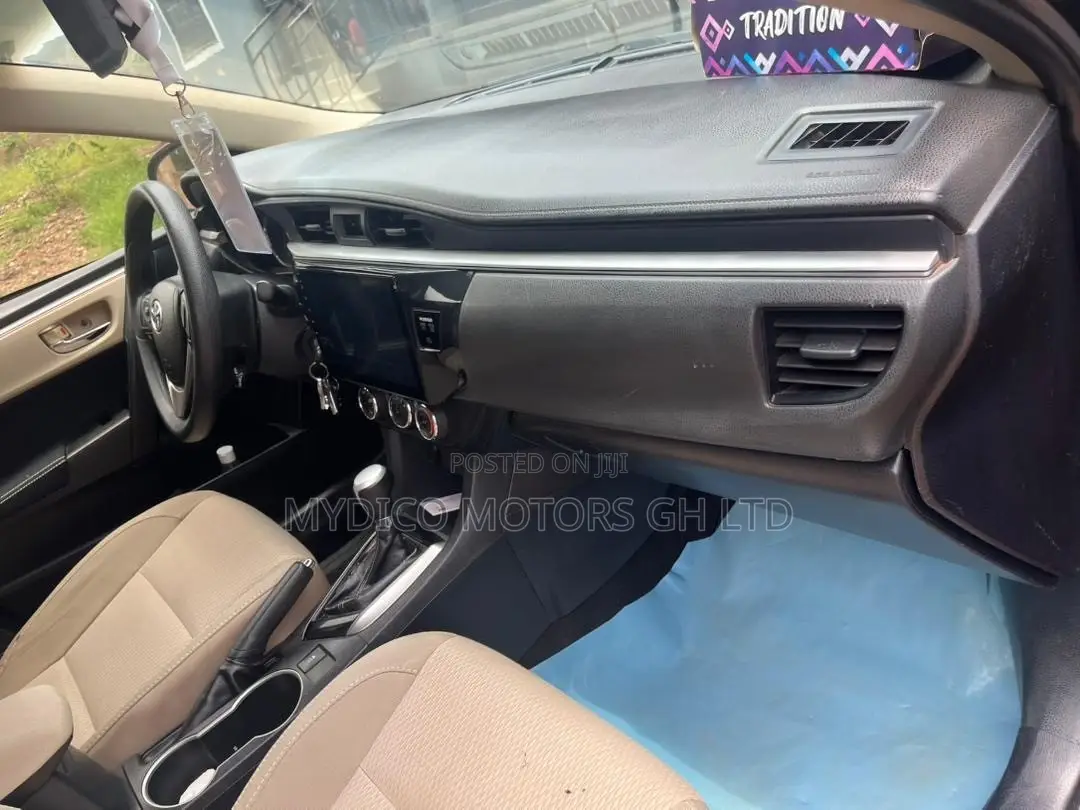 Toyota Corolla LE 4dr Sedan (1.8L 4cyl CVT) 2015 Black