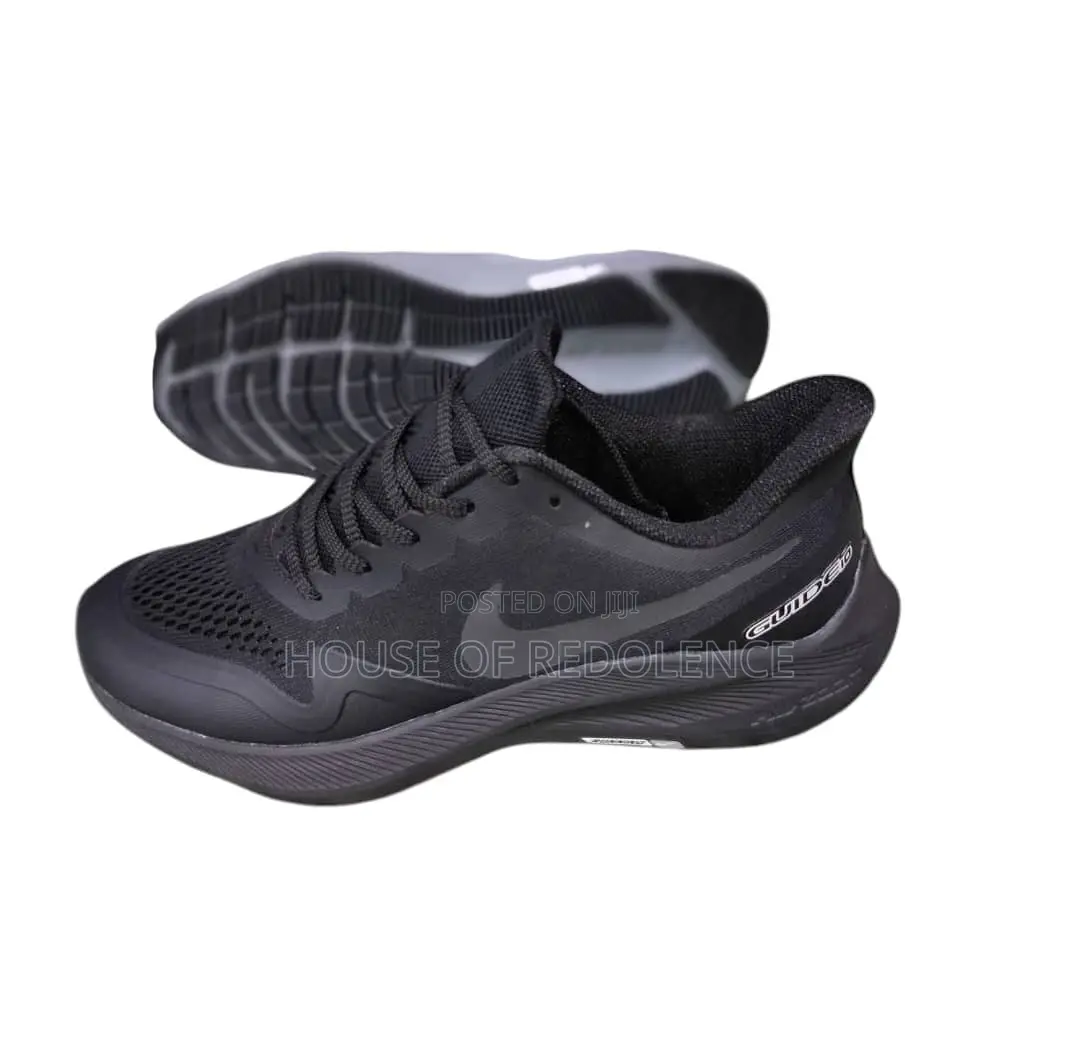 Nike Running Guide 10 Sneakers