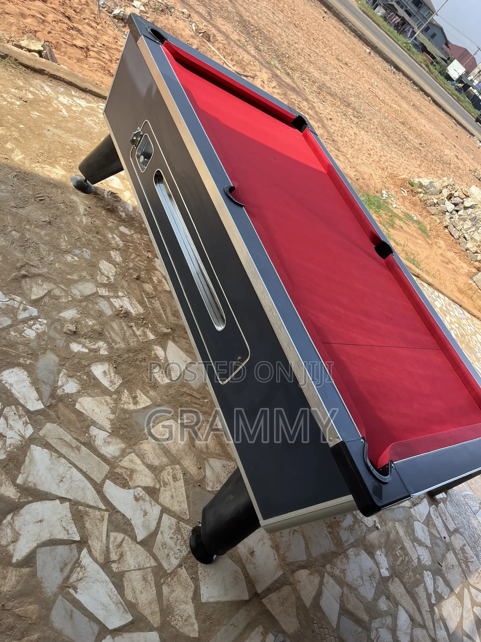 Smoker Classic Mable Table