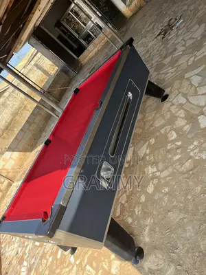 Smoker Classic Mable Table