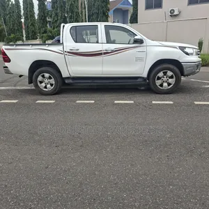 Toyota Hilux 2019 White