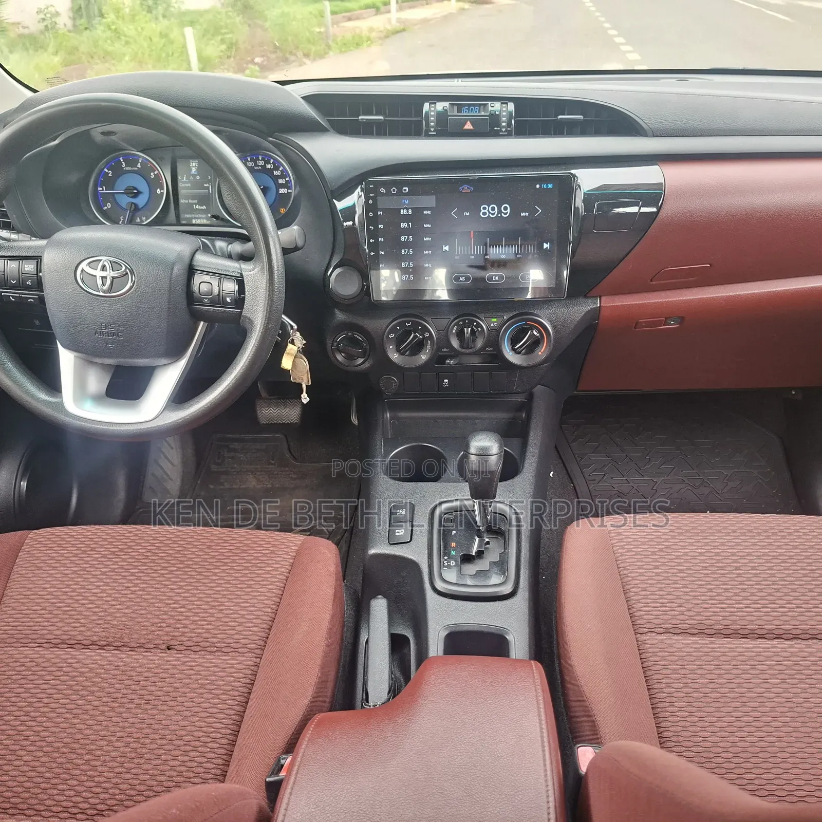 Toyota Hilux 2019 White