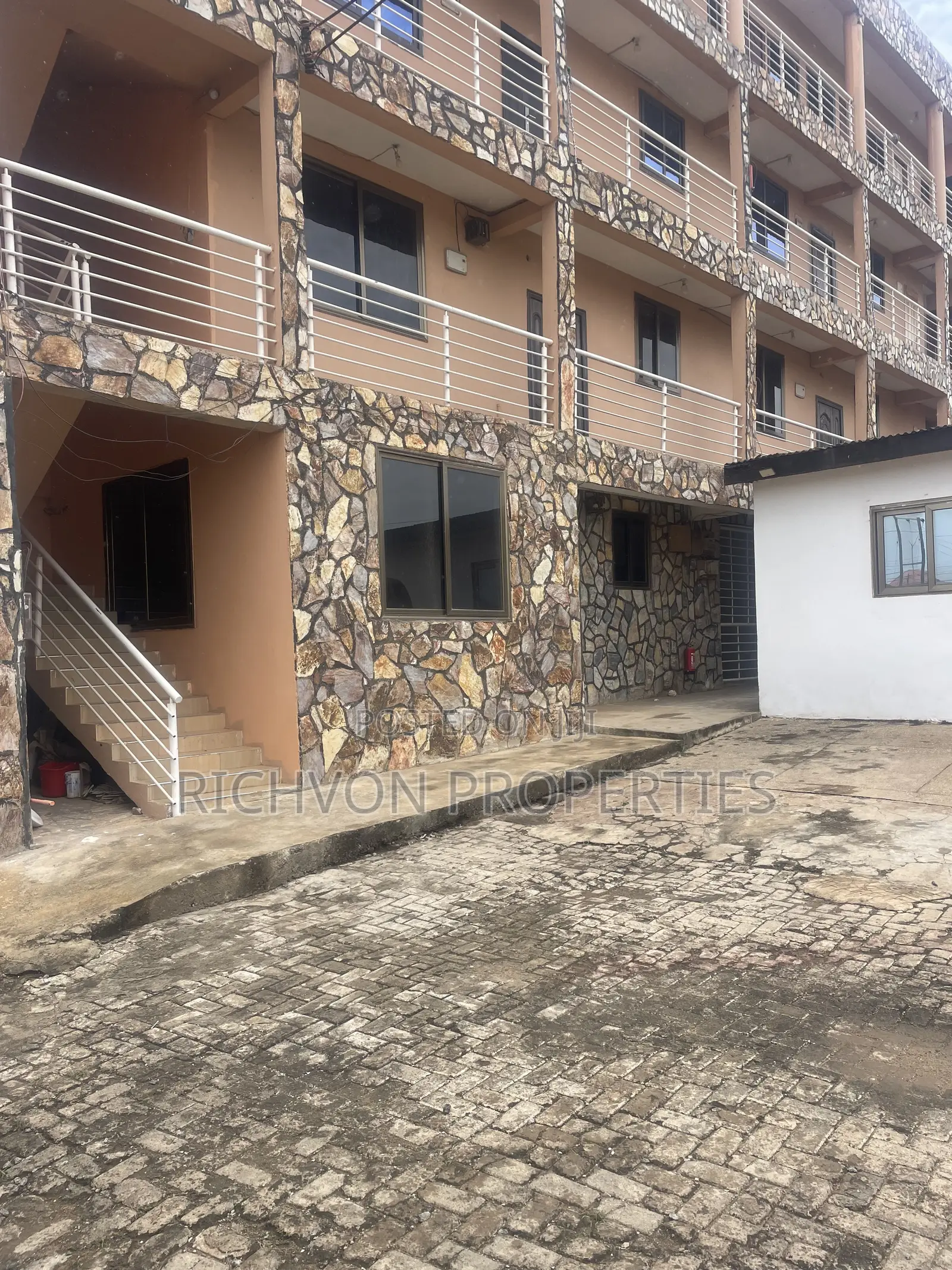 1bdrm Apartment in Richvon, Baatsona Total for rent
