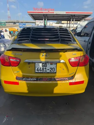 Hyundai Avante 2010 Gold