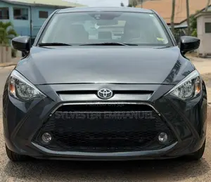 Toyota Yaris 1.5 Sedan LE 2020 Gray
