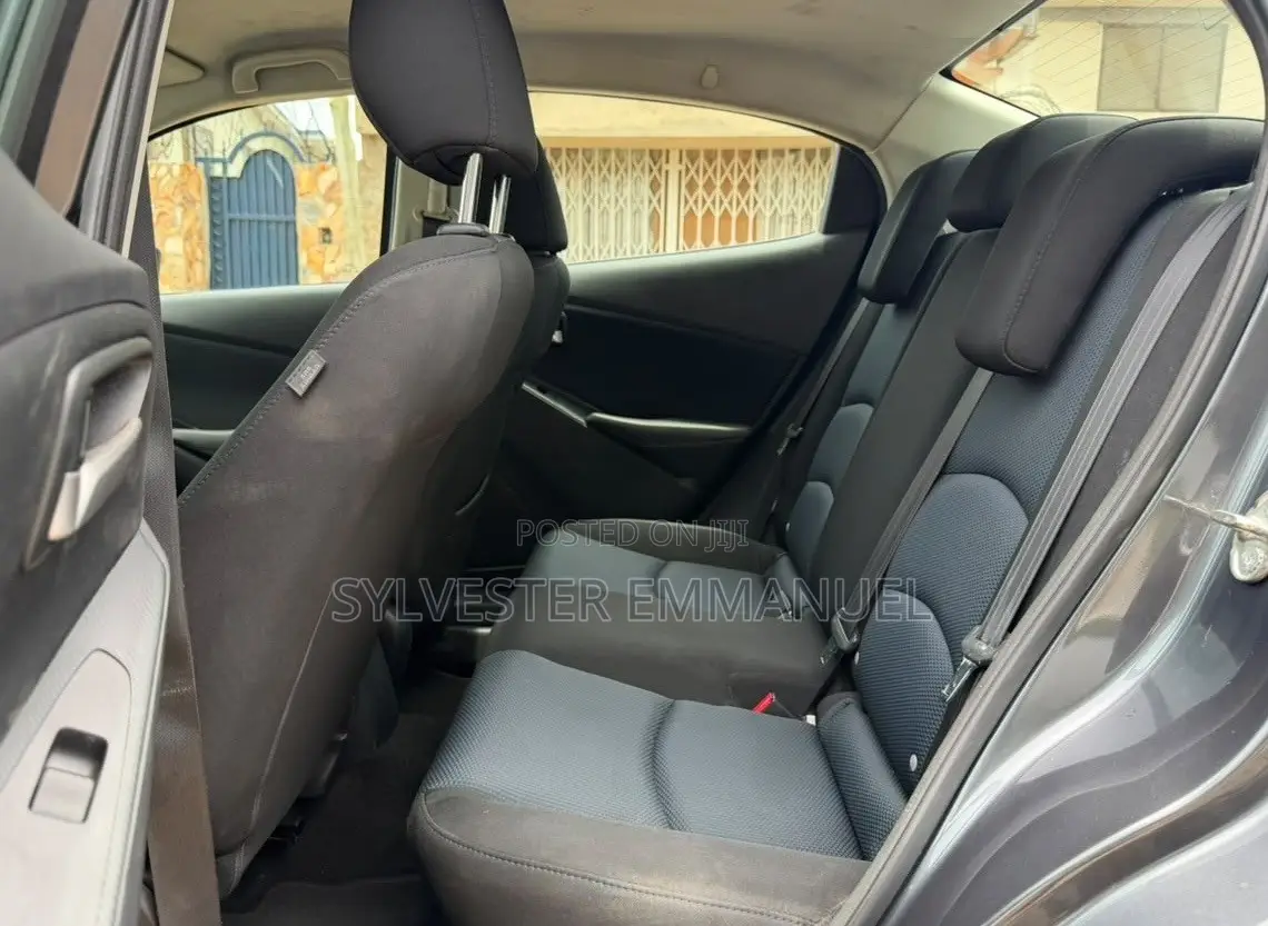 Toyota Yaris 1.5 Sedan LE 2020 Gray