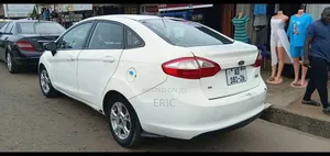 Ford Fiesta SE 4dr Sedan (1.6L 4cyl 5M) 2015 White