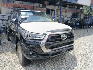 Toyota Hilux 2025 Black