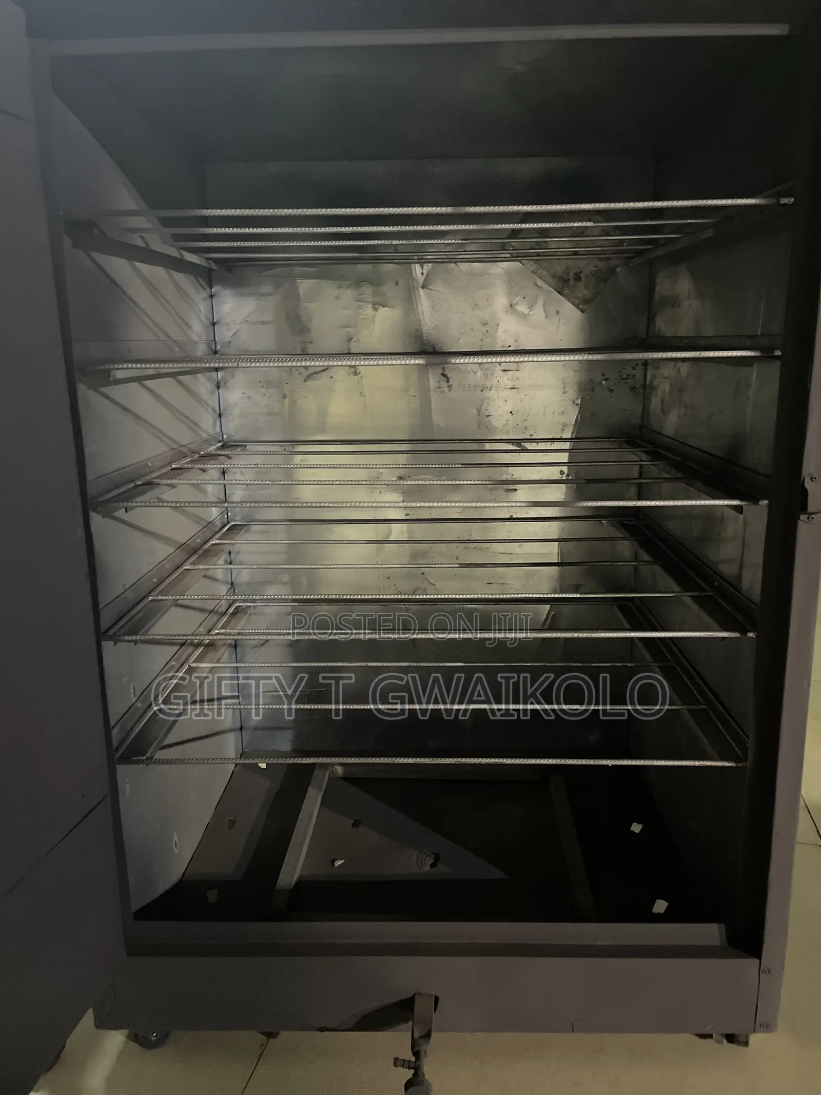 Gas Oven and Cooling Rack