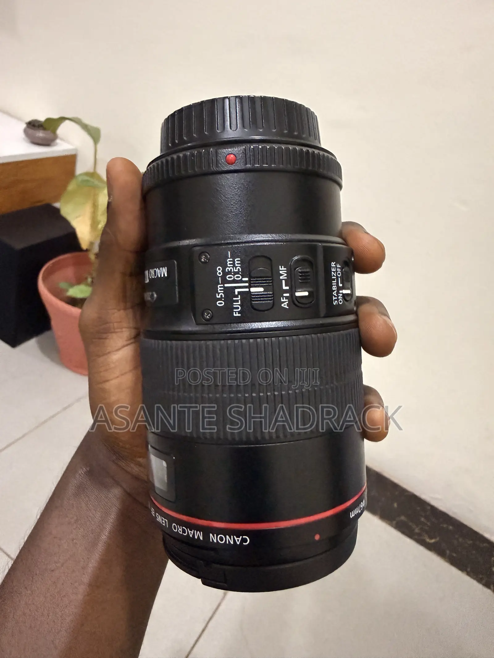 Canon EF 100mm Macro Lens