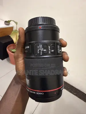 Canon EF 100mm Macro Lens
