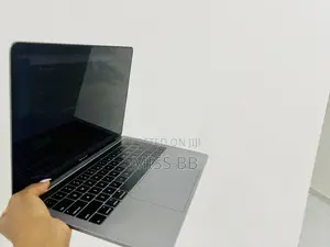 Laptop Apple MacBook Pro 256GB Intel Core i3 HDD 256GB