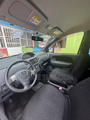 Toyota Sienta 2015 Brown