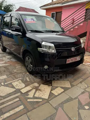 Toyota Sienta 2015 Brown