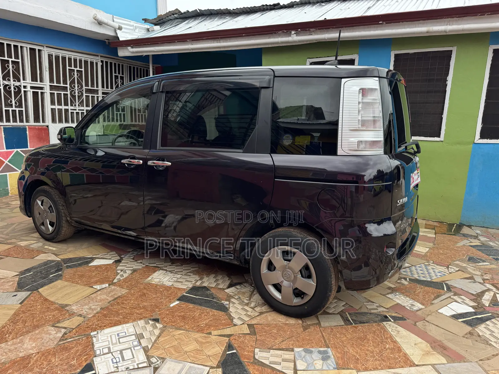 Toyota Sienta 2015 Brown
