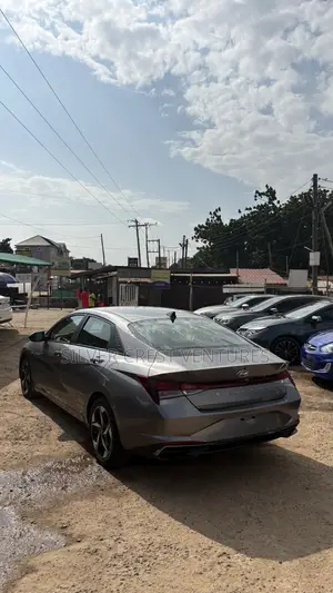 Hyundai Elantra SEL 2023 Gray