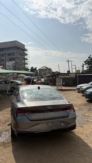 Hyundai Elantra SEL 2023 Gray