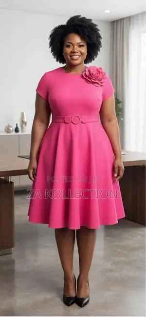 Pretty Ladies Dress With Flower Brooch