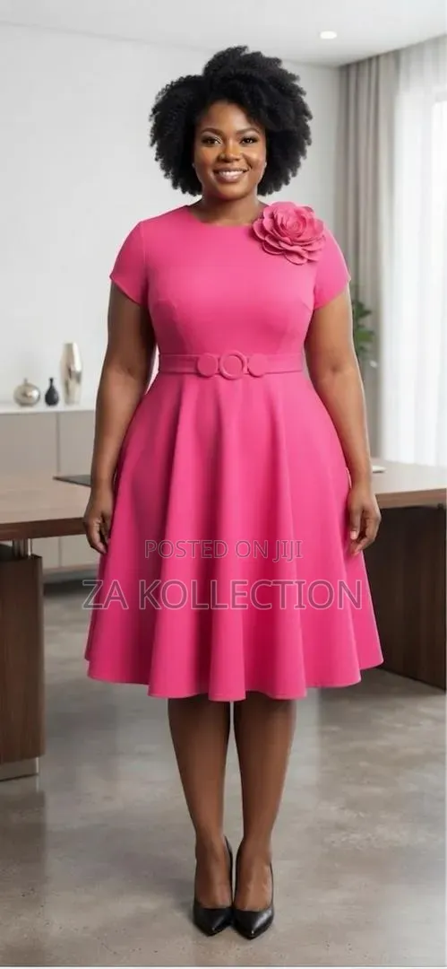 Pretty Ladies Dress With Flower Brooch