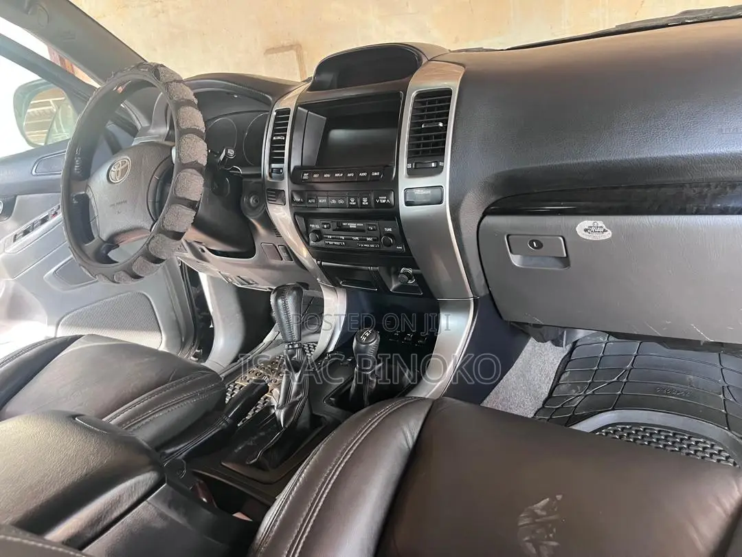 Toyota Land Cruiser 2010 Black