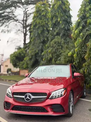 Mercedes-Benz C300 2019 Beige