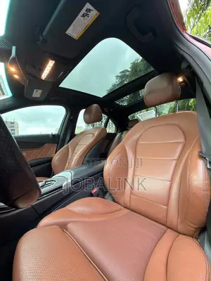 Mercedes-Benz C300 2019 Beige