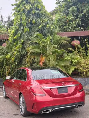 Mercedes-Benz C300 2019 Beige